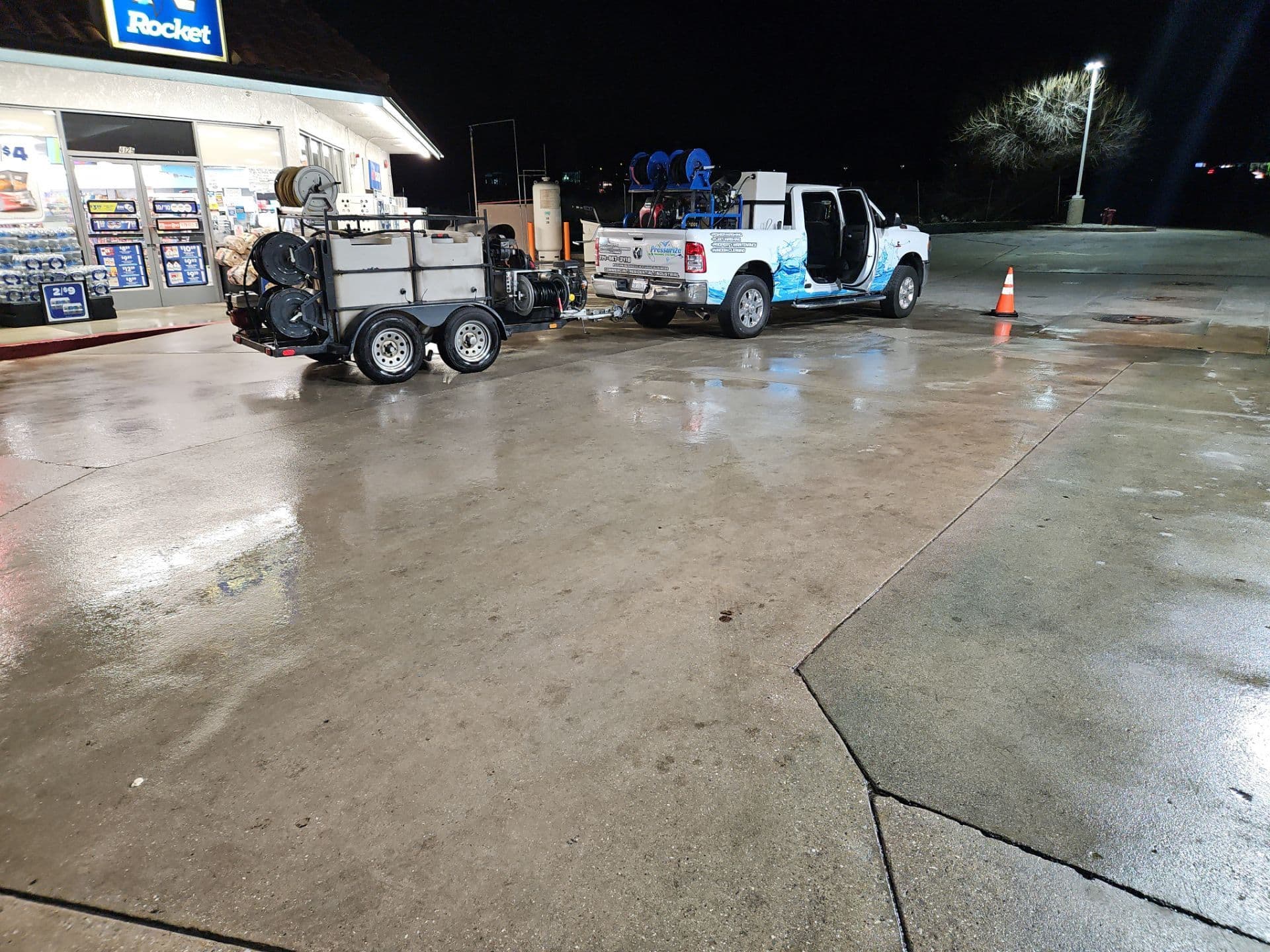 Project Reliable Gas Station Cleaning Service During Night Hours image