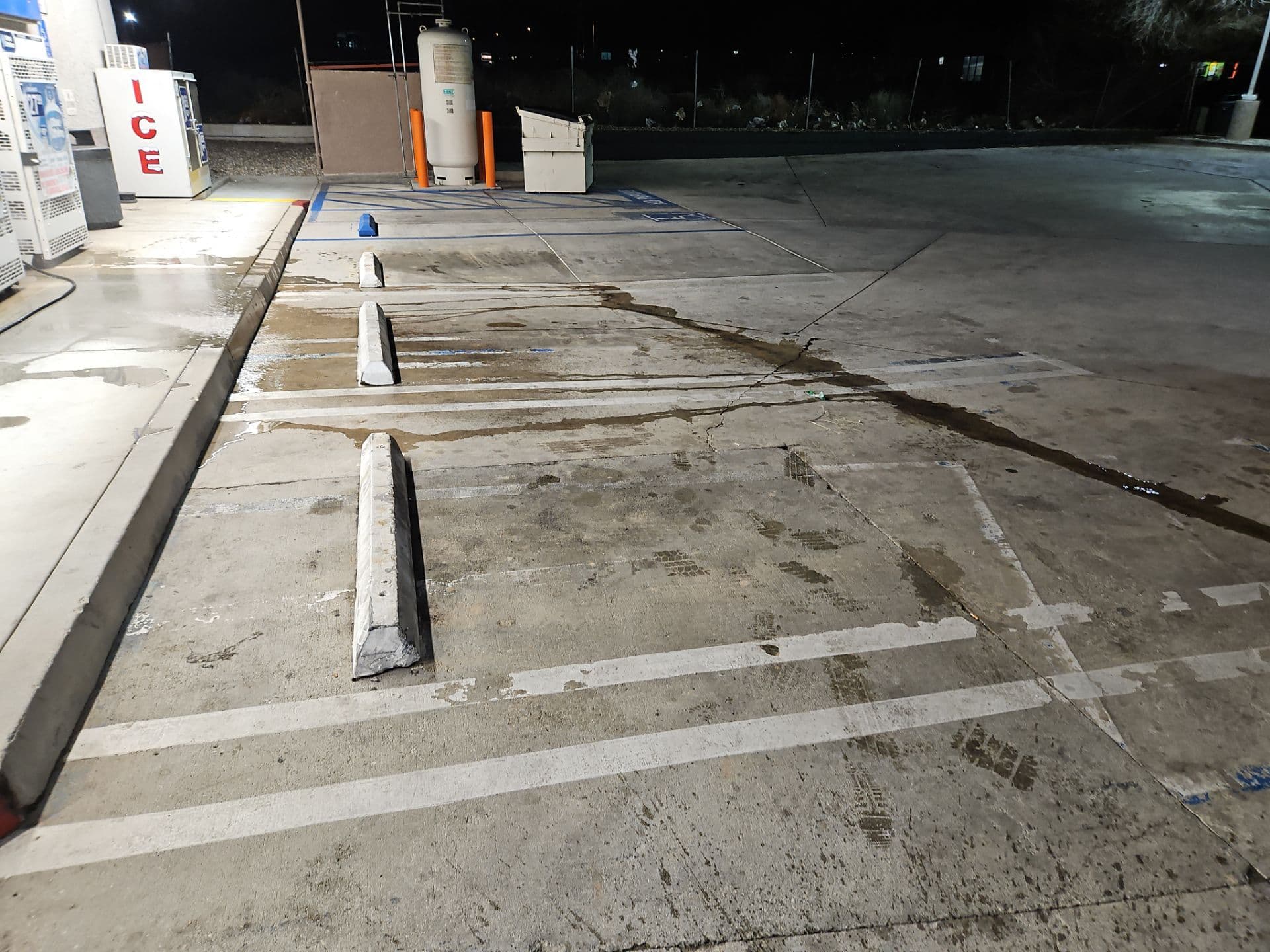 Gallery photos for Reliable Gas Station Cleaning Service During Night Hours: Image #2