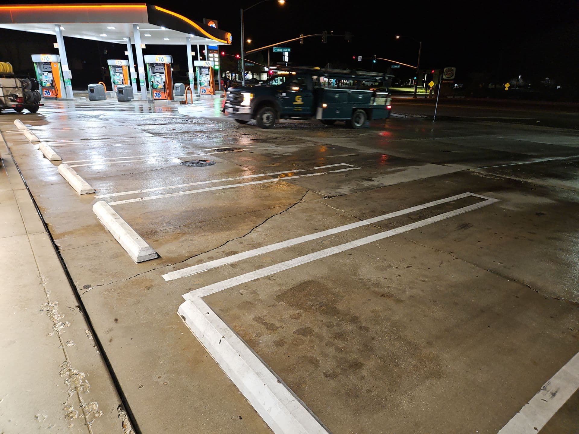 Gallery photos for Reliable Gas Station Cleaning Service During Night Hours: Image #3