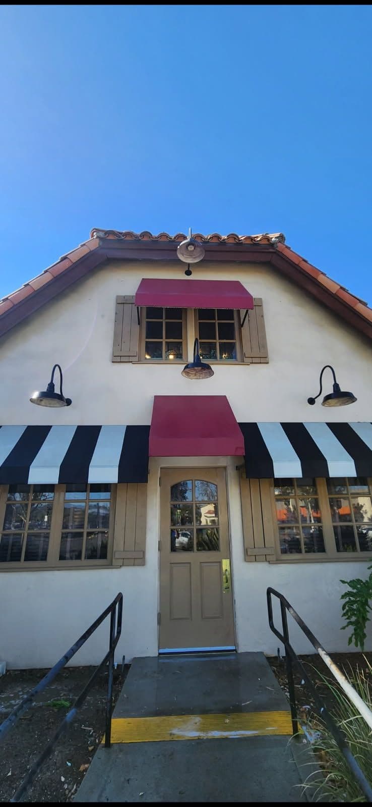 Restaurant Awning Makeover Bolsters Curb Appeal image